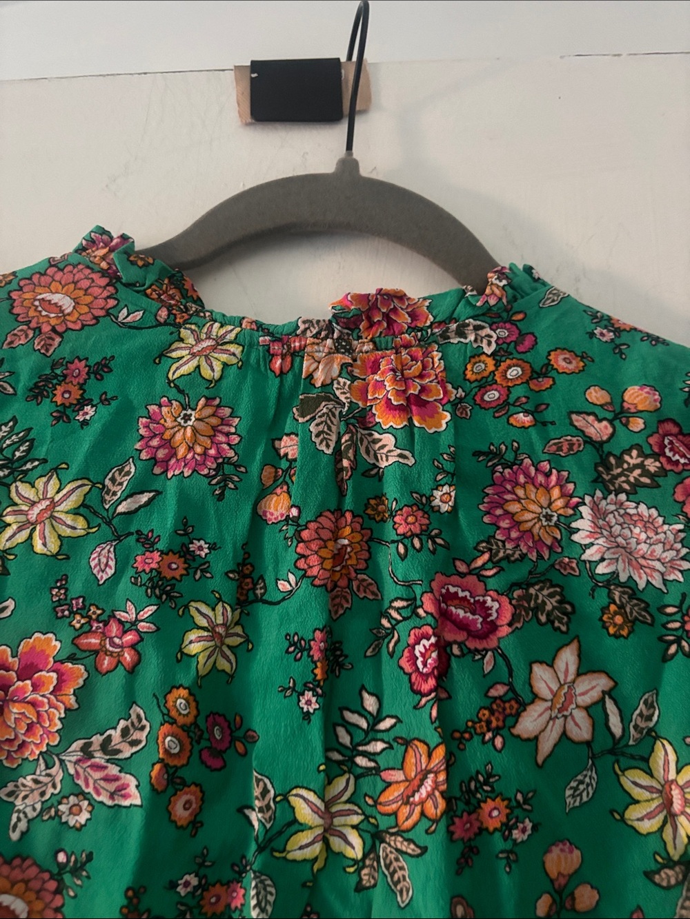 LOFT floral tie sleeveless top - Picture 4 of 7